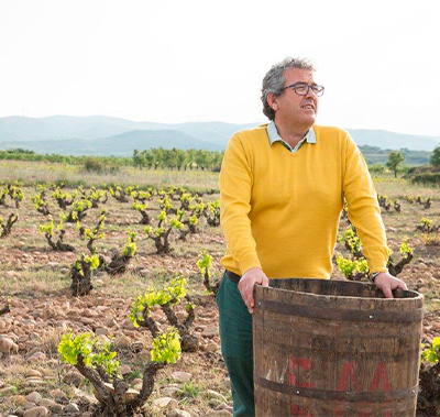 Carmelo y David en uno de los viñedos de Bodegas Ortega Ezquerro en Tudelilla, La rioja